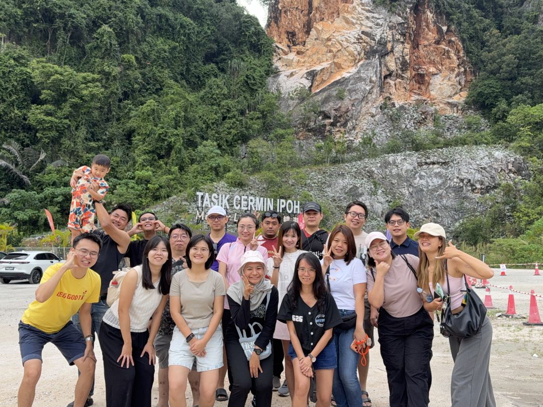 Another group photo at Kin Loong Valley